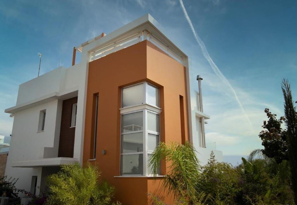 Remarkable 3 bed House in Paralimni