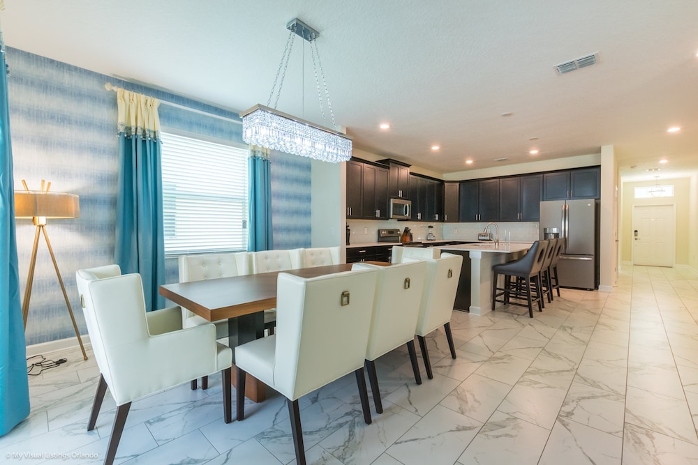 6 Bedroom 5 Bathroom Vacation Home — 4-Star Luxury Hotel in Davenport, United States