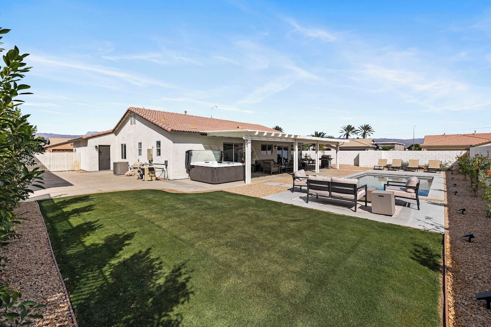 Montego by Avantstay Private Yard w Pool & Hot Tub - photo 37