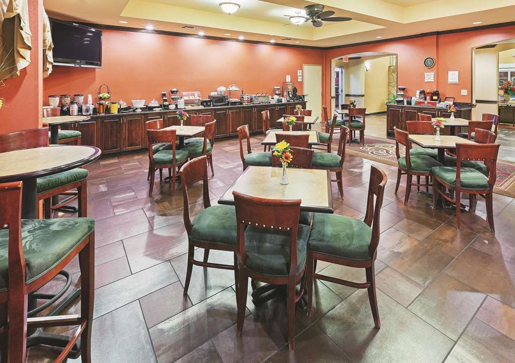 La Quinta Inn & Suites by Wyndham Eastland - photo 50