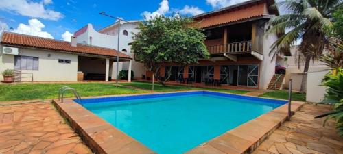 Suites Quartos Lindos Sobrado com Piscina no Centro in Campo Grande, Brasil