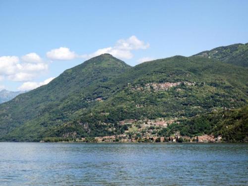 Holiday Home near Lago Maggiore Pool — 4-Star Luxury Hotel in Porto Valtravaglia, Italy