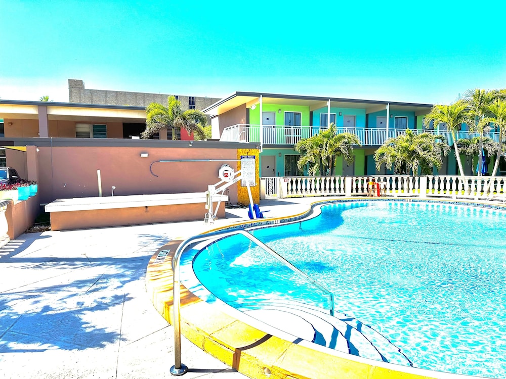 Tropical Inn & Suites - photo 81
