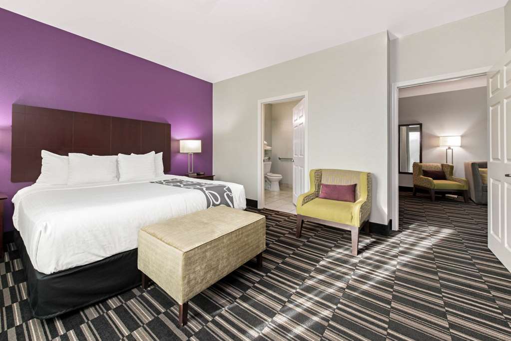 La Quinta Inn & Suites by Wyndham Bridge City - photo 22