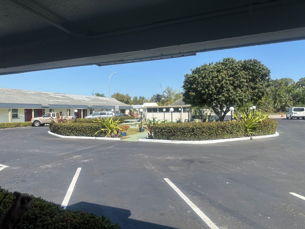 Tropical Palm Motel - photo 17