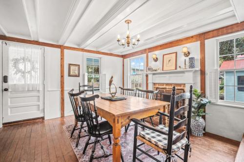 The Sandpiper Just Steps to Downtown Beaufort and Beaufort River in Beaufort, United States