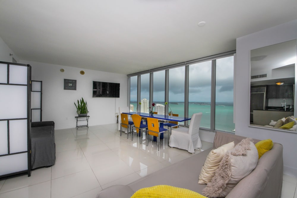 Residences At Icon Brickell By Miami Vacation Rentals — 4-Star Luxury Hotel in Miami, United States