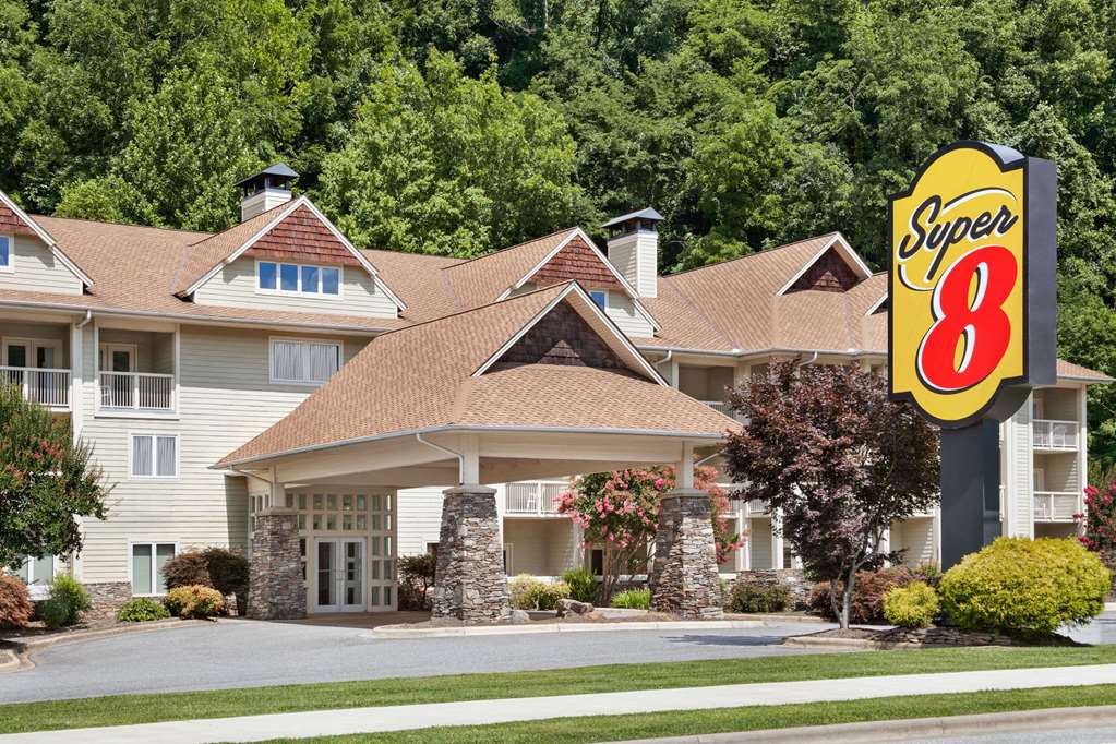 Super 8 By Wyndham Cherokee — Cherokee