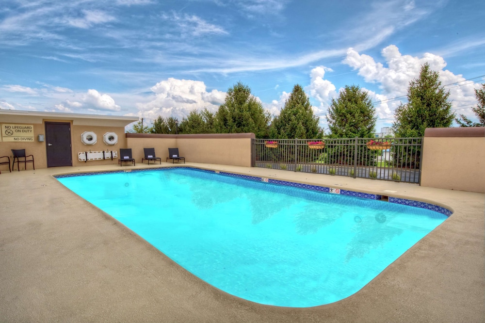 Hampton Inn Winchester - photo 29