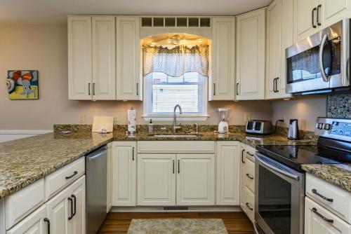 1 4 Us by Oak Island Accommodations - photo 5