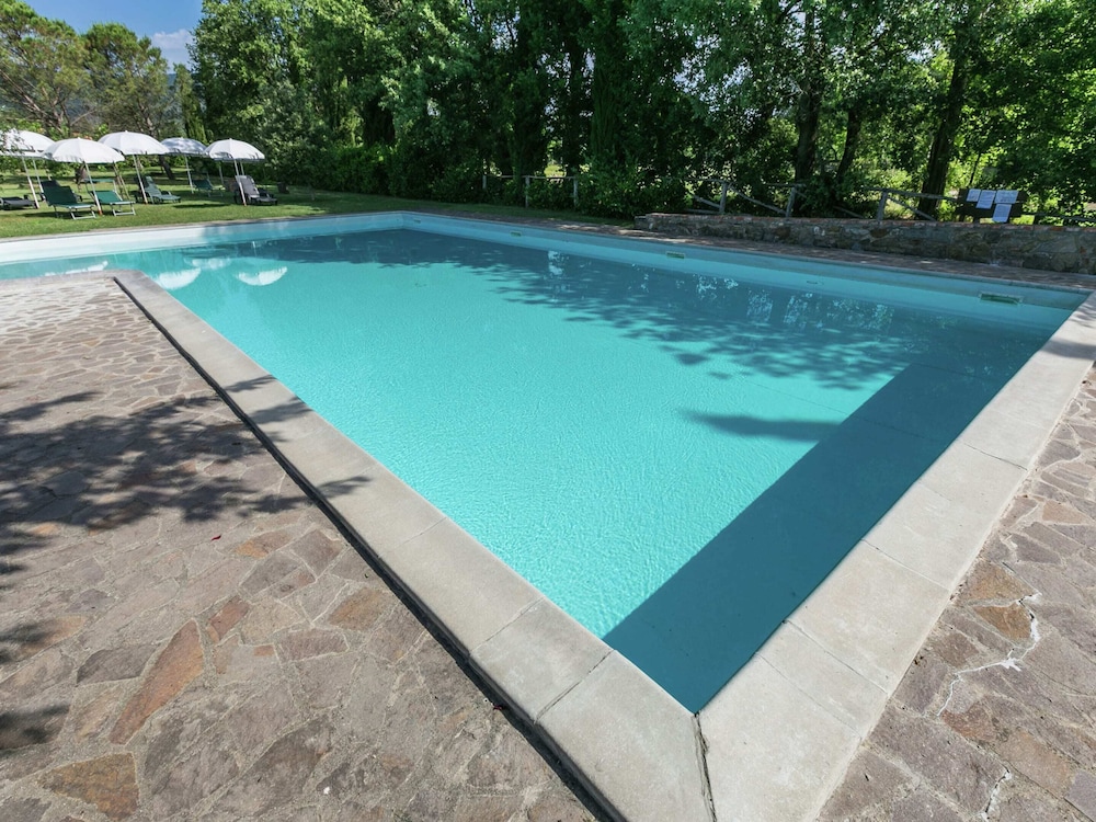 Spacious Holiday Home — 4-Star Luxury Hotel in Bucine, Italy