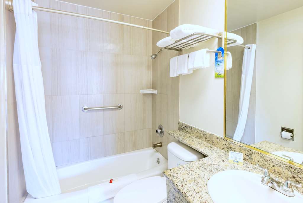 Days Inn by Wyndham Santa Monica - photo 40