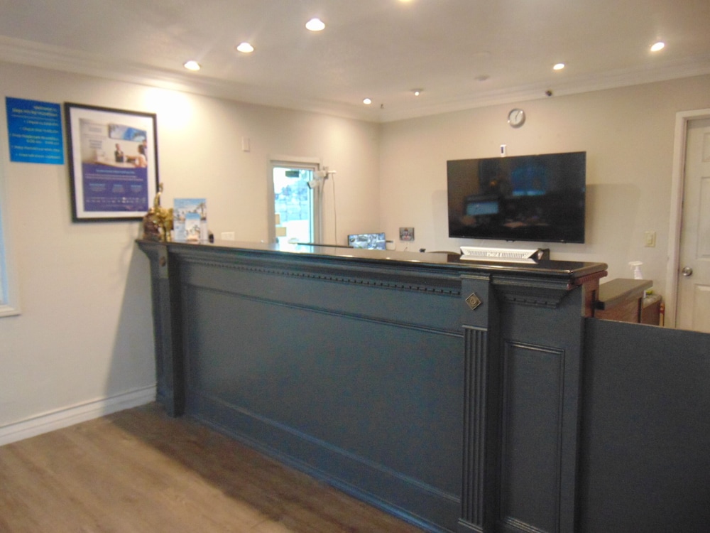 Days Inn by Wyndham Victorville - photo 2