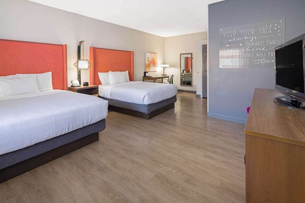 La Quinta Inn & Suites by Wyndham Orange County Airport - photo 24