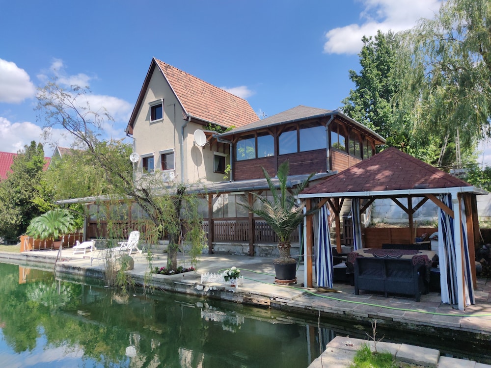 Romantic Lakeside Retreat Nature Sport Near Bp in Szigetszentmiklos, Hungary