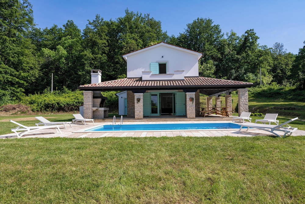 Villa Portobello Green — 4-Star Luxury Hotel in Sveta Nedjelja, Croatia