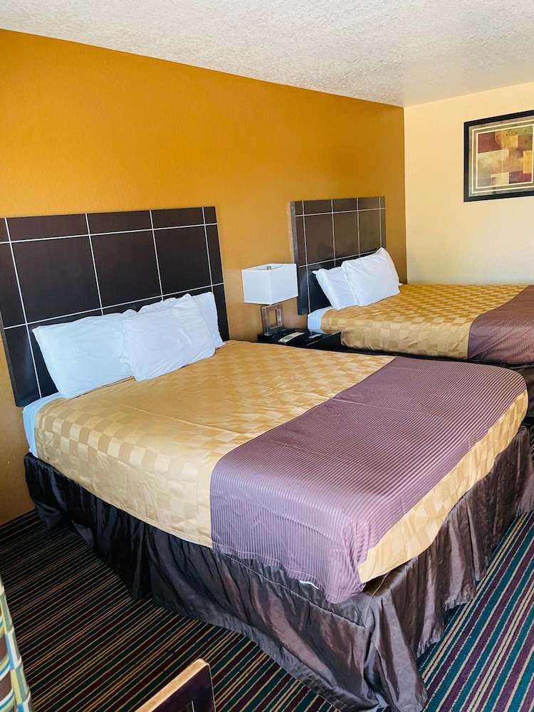 Sona Inn Dilley - photo 10