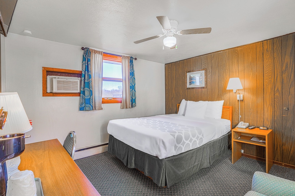 Love Hotels Silver Street by OYO at Hurley WI - photo 9