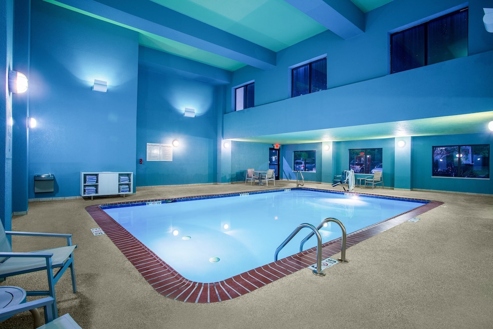 Holiday Inn Express Hotel & Suites Lewisburg by IHG - photo 19