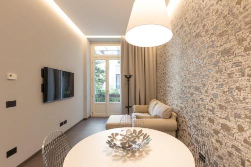 Bilocale di Design in via Guido D'Arezzo Mirable PM — 4-Star Luxury Hotel in Milan, Italy