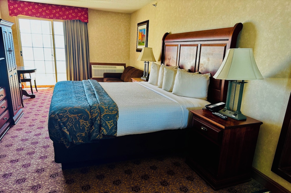 Hamilton Inn Select Beachfront Mackinaw City - photo 14