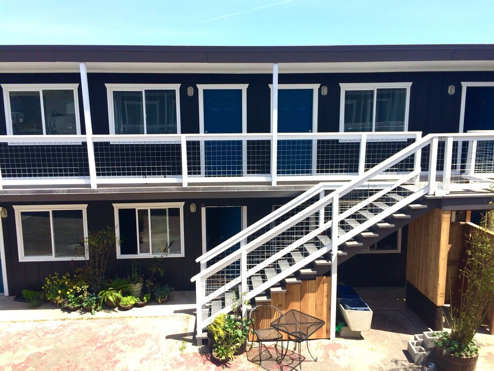 Salt Hotel & Pub - photo 16