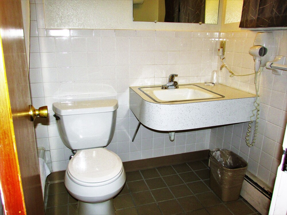 Euclid Motel - photo 12