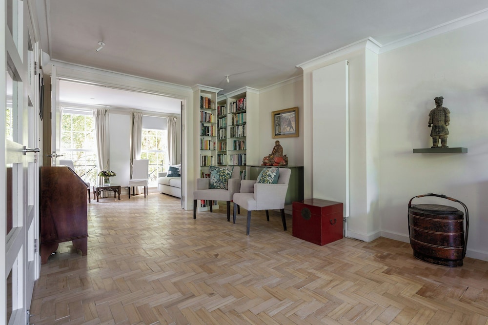 Somerset Square by Onefinestay — 4-Star Luxury Hotel in London, United Kingdom