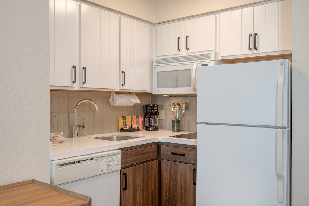 Staybridge Suites Allentown Bethlehem Airport by IHG - photo 16