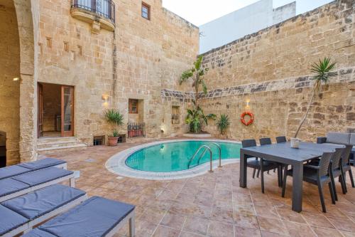 New to the market Unique house with pool by SF Homes — 4-Star Luxury Hotel in Hal Gharghur, Malta