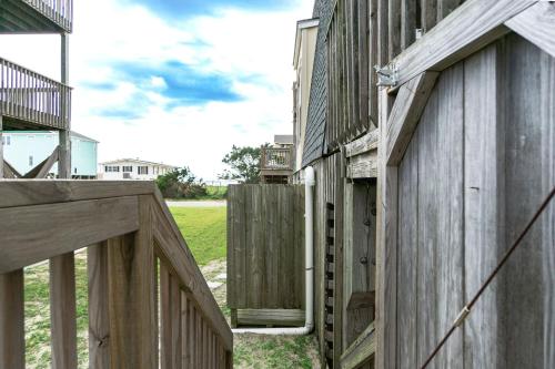 BeachyPeachyKeen by Oak Island Accommodations - photo 21