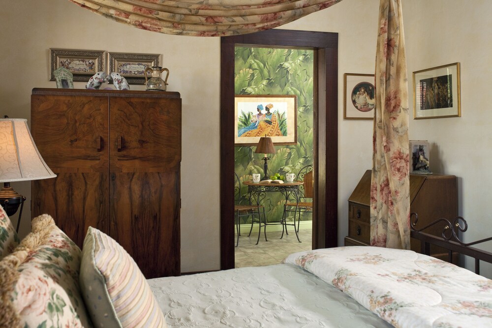 Cliff Cottage Inn Victorian B&B and Boutique Hotel - photo 3