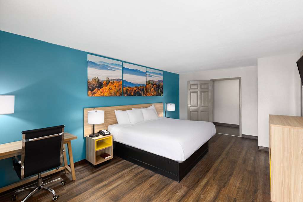 Days Inn by Wyndham Clarksville North - photo 23