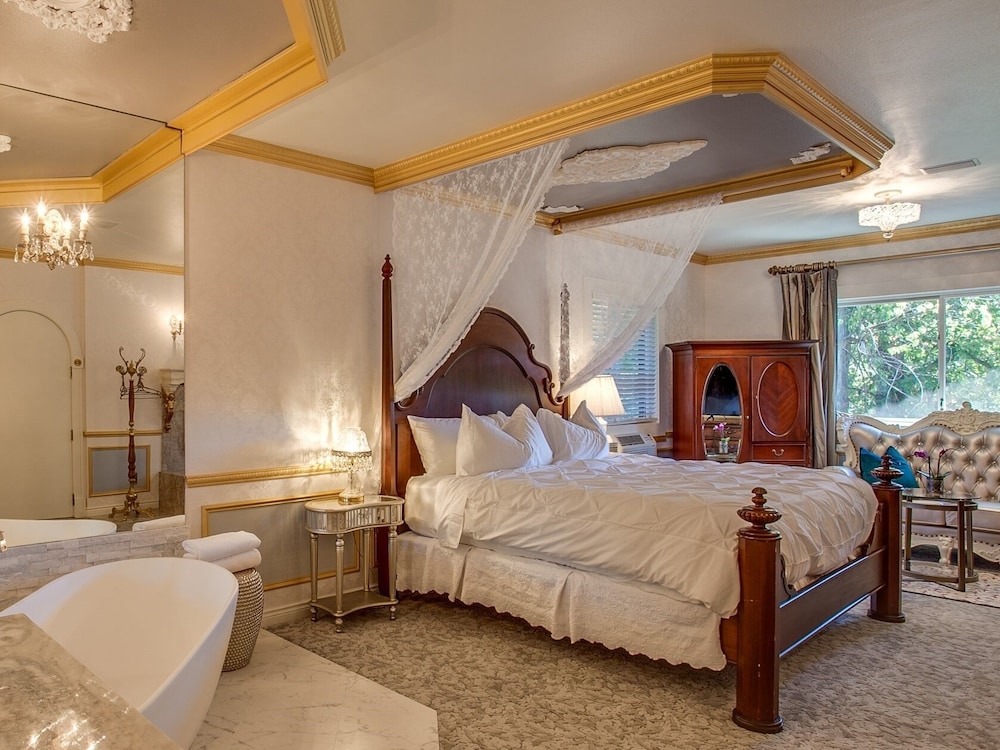 Storybook Riverside Inn - photo 12