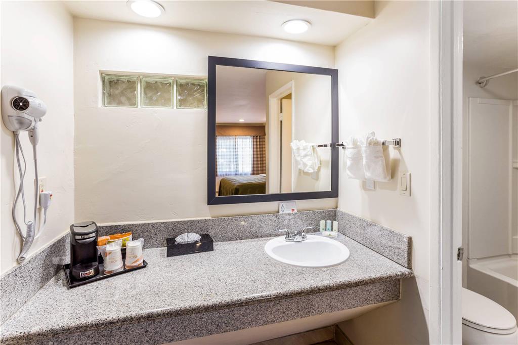Quality Inn Escondido San Diego North County - photo 17