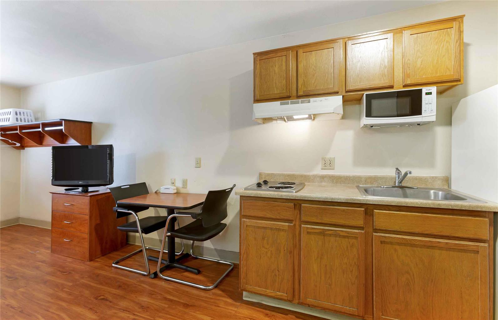 Extended Stay America Select Suites Phoenix West - photo 24