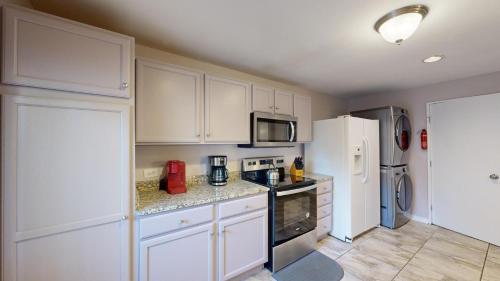 526 Queens Grant - photo 5