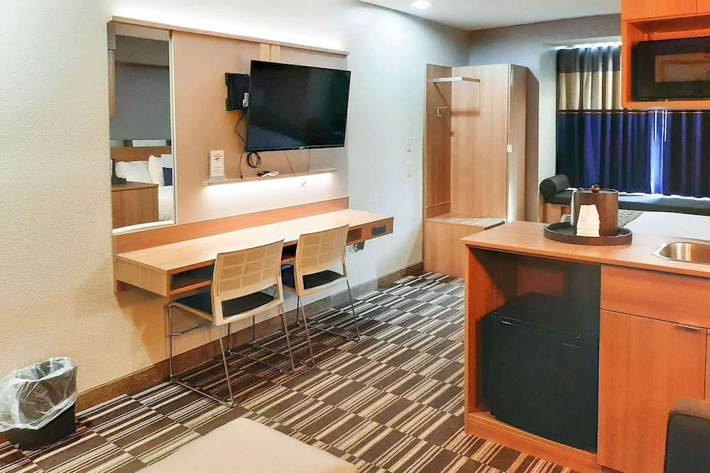 Starkville Inn & Suites - photo 30