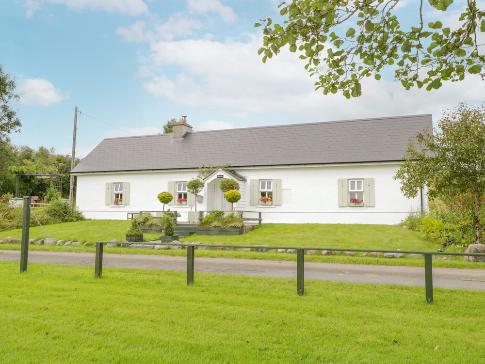 Lakeside Cottage — 4-Star Luxury Hotel in Boyle, Republic of Ireland