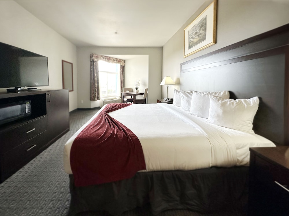 BayVue Hotel Resort and Suites - photo 33