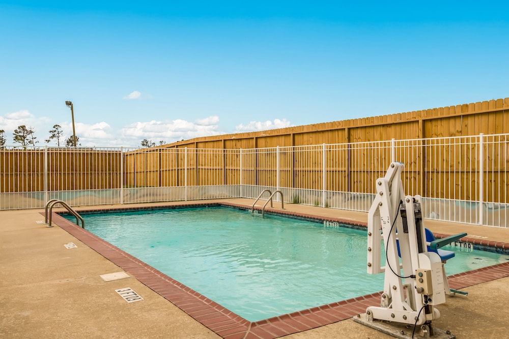 Red Roof Inn & Suites Lake Charles - photo 24
