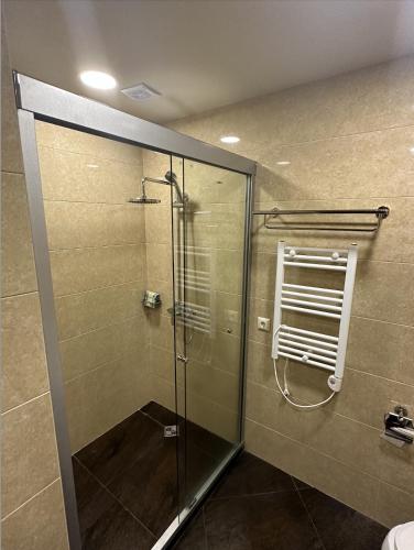 Dreamland Oasis 1st floor Apartment With a Garden by the Sea