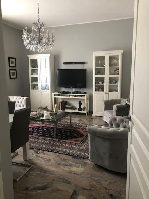 Duomo Walking Distance Modern Flat with Free Wifi — 4-Star Luxury Hotel in Milan, Italy