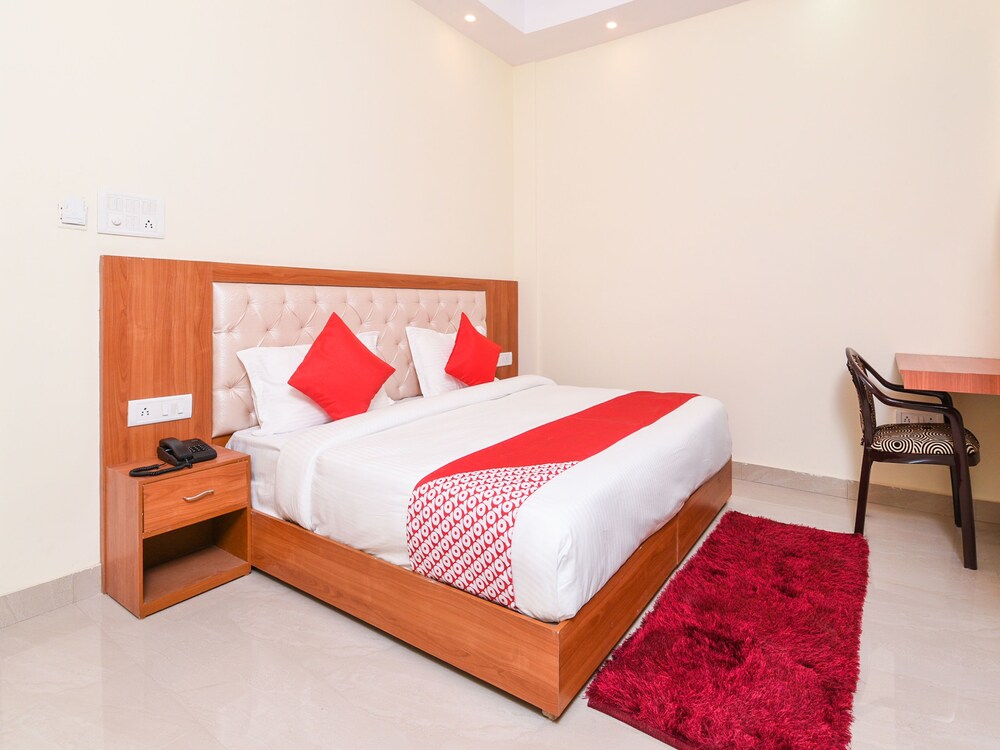 Oyo 13864 The Royal Stay — hotel in Greater Noida