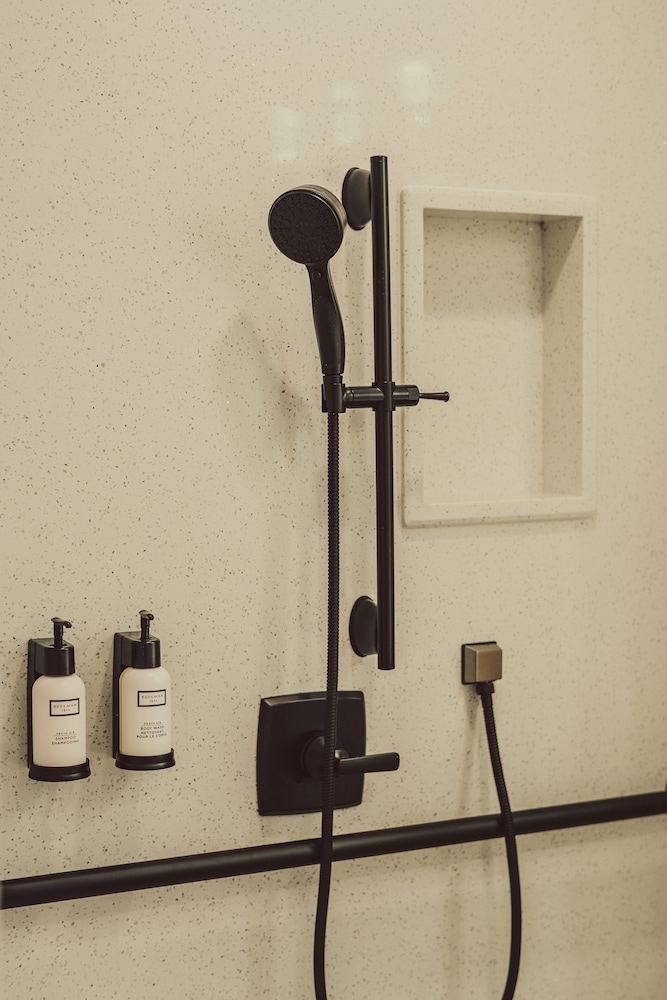 Blufftop Inn & Suites - photo 85