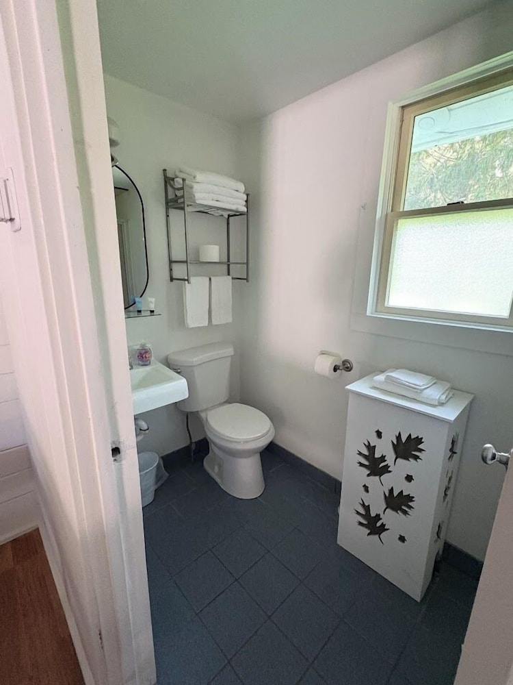 Saratoga Garden Motel - photo 17