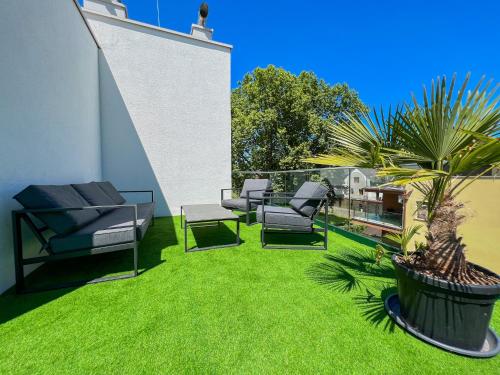 Villa Bauhaus Penthouse Wellness Apartman 1 — 4-Star Luxury Hotel in Siofok, Hungary