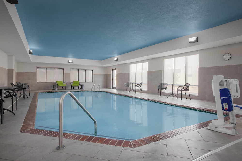 Hampton Inn Waterloo Cedar Valley - photo 39