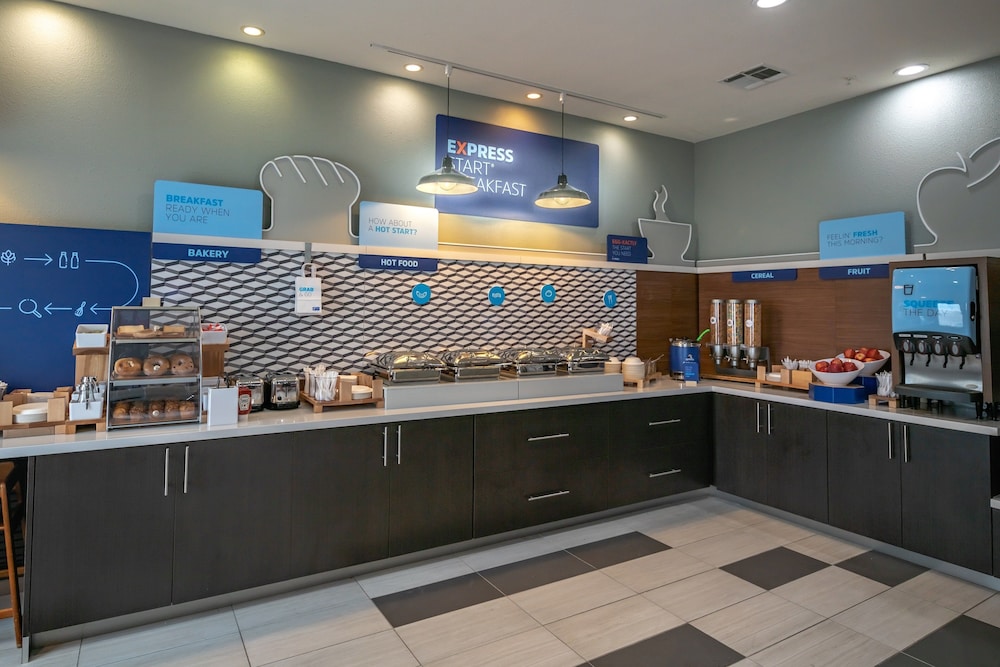 Holiday Inn Express & Suites N Waco Area West by IHG - photo 47