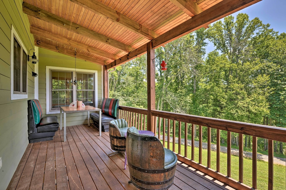 Charming Galax Retreat with Wraparound Deck — hotel in Galax